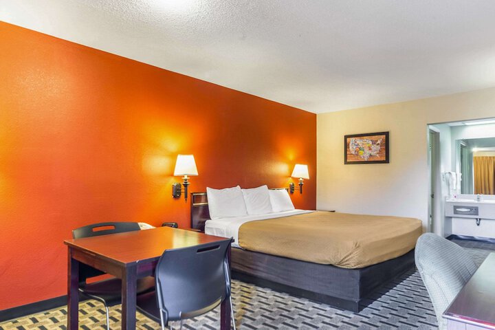 Room 11 of 21