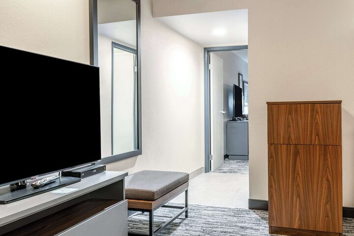 Room 10 of 26