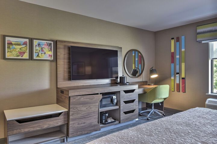 Room 11 of 30