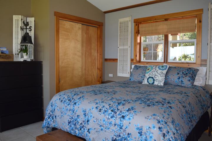 The Bluff on Whidbey B & B