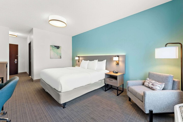 Room 33 of 60