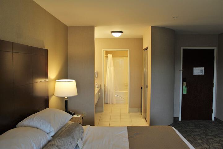 Room 13 of 32