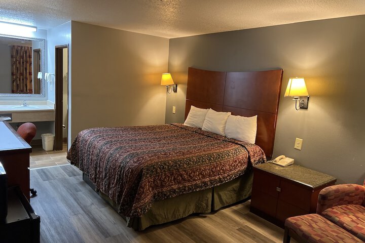 Room 5 of 10