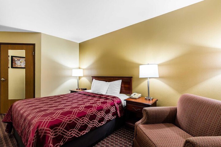 Econo Lodge Inn & Suites Dickson