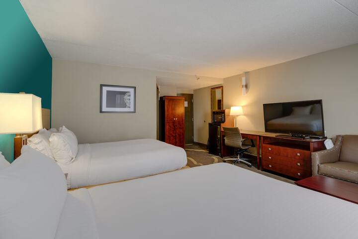 Room 27 of 40
