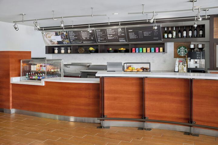 Courtyard by Marriott Kansas City Shawnee