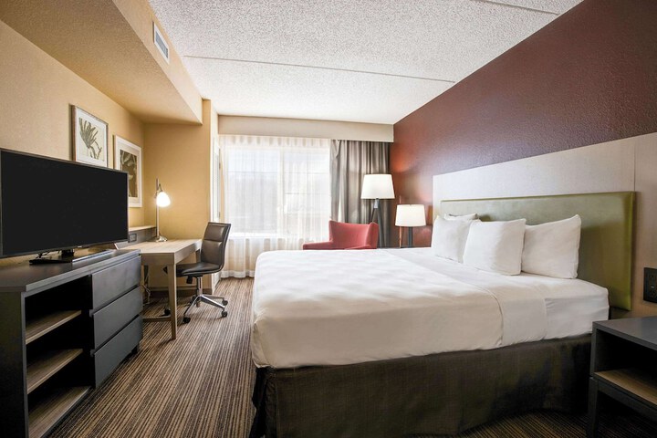 Comfort Inn & Suites St. Paul Northeast