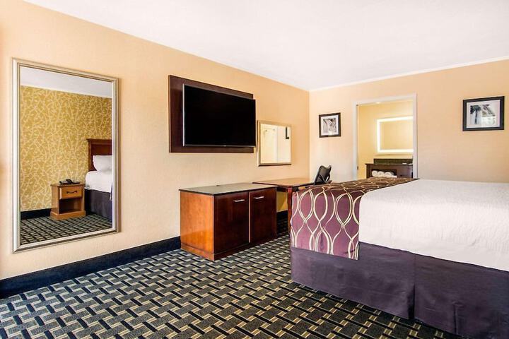 Room 9 of 14