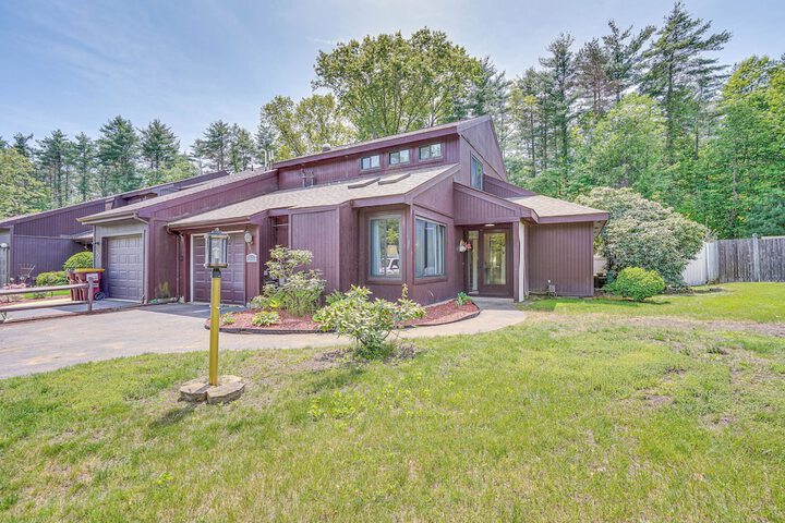French-inspired Townhome 9 Mi to Saratoga Springs!
