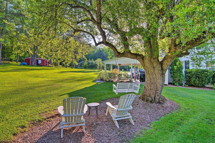 3-acre Lodge w / Snowmobile & Four-wheeling Trails