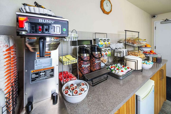 Breakfast/Coffee Service 65 of 72