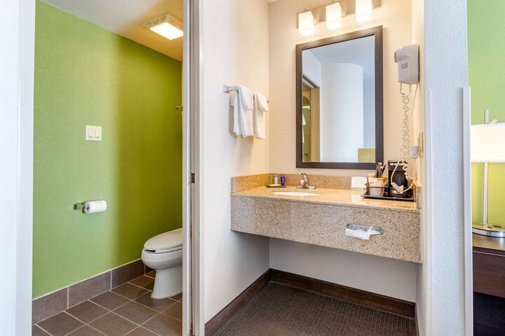 Room 10 of 29