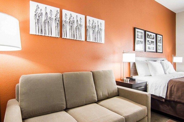 Room 16 of 39