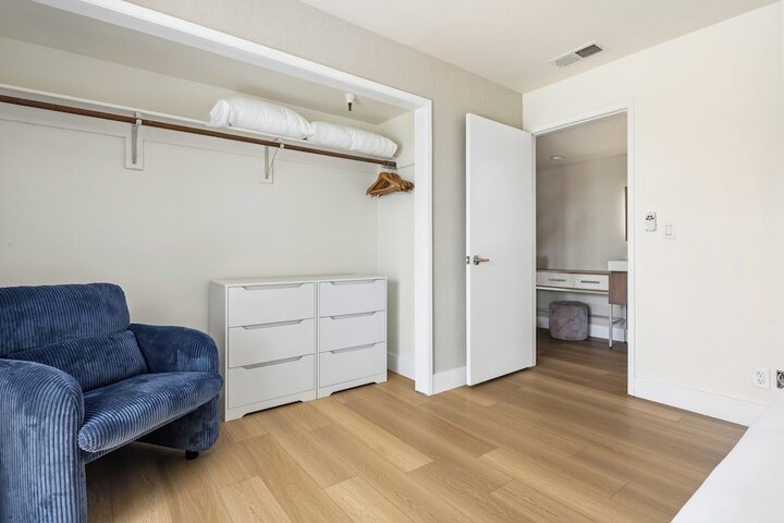 456 Embarcadero Inn & Suites