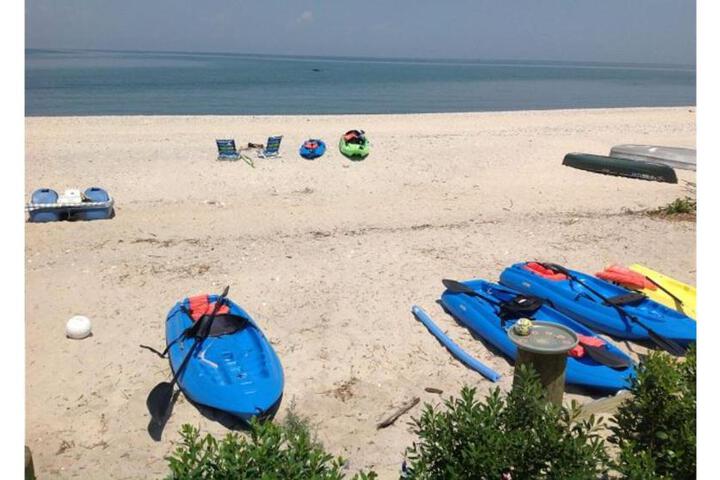 Seaside Stay: Waterfront with Views & Beach Access