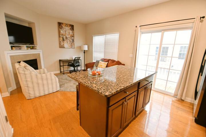 Walk to Notre Dame Spacious 3BR Townhome w Garage Family-friendly Amenities 123p