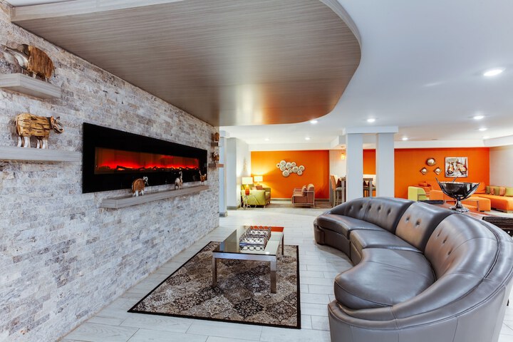 Holiday Inn Express & Suites Fredericton by IHG