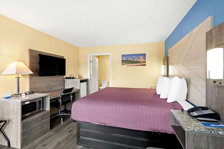 Room 14 of 30