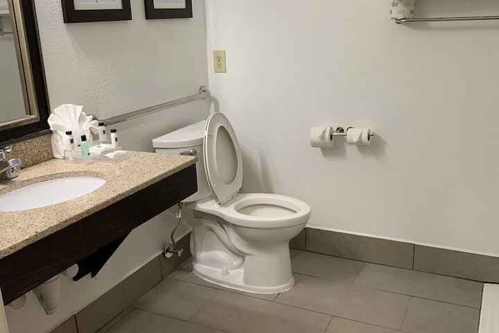 Room 13 of 40