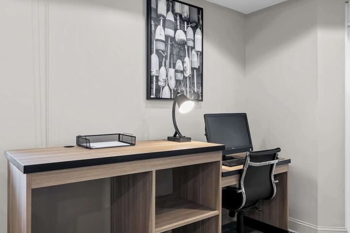 Business Center 31 of 31