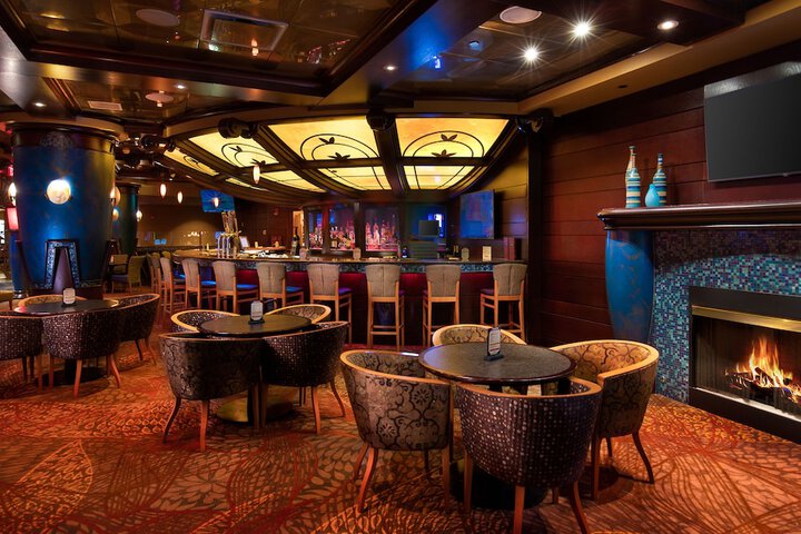 Lounge 24 of 27