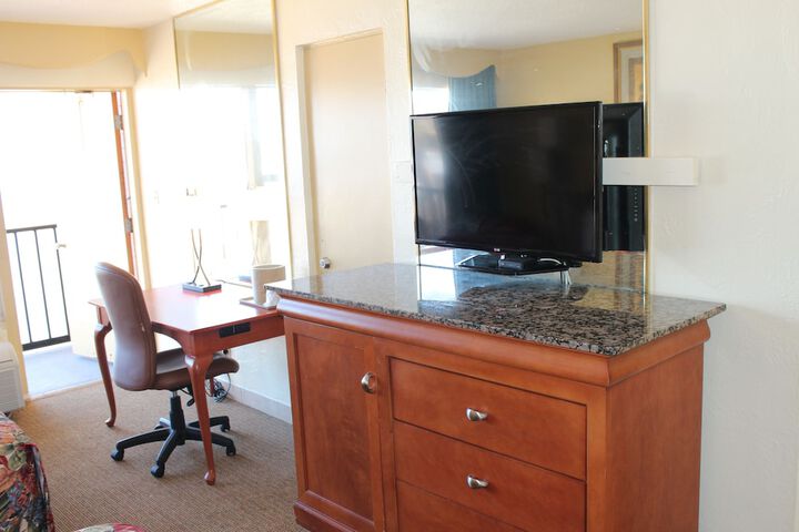 Room 8 of 33