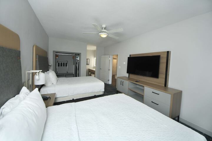 Room 8 of 34