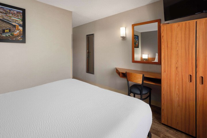 Room 15 of 53