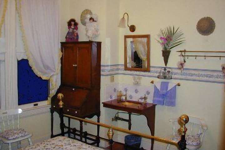 Room 34 of 91