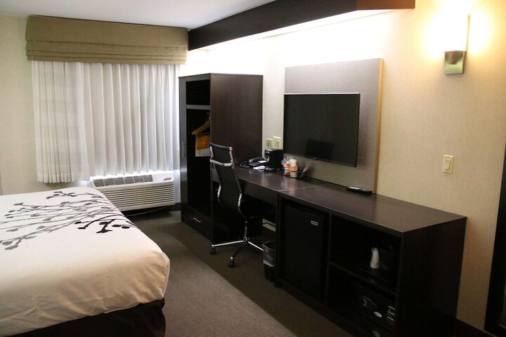 Room 36 of 49