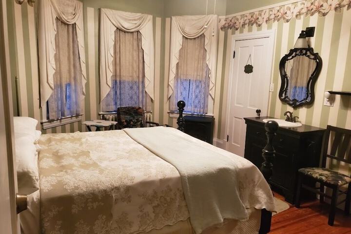 Room 28 of 45