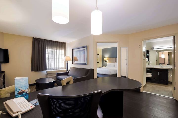 Room 11 of 37