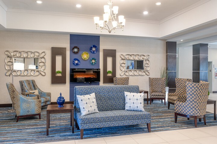 Holiday Inn Express & Suites Edwardsville by IHG