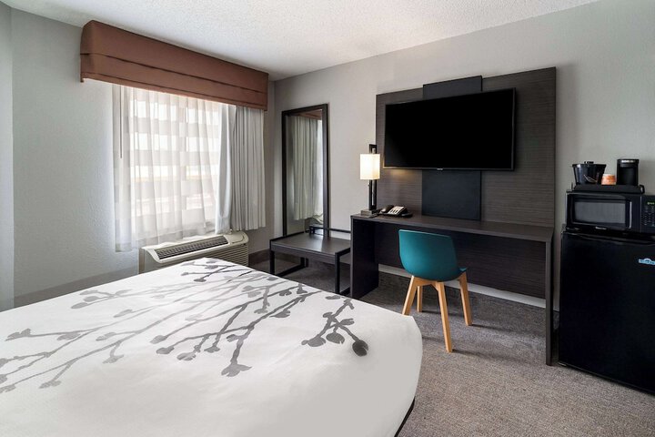 Room 14 of 28