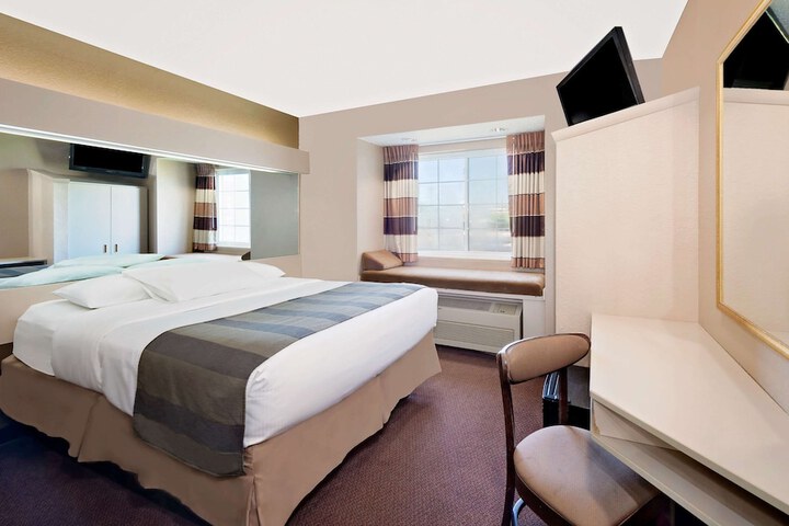 Room 3 of 16