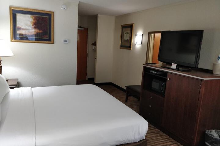 Room 16 of 42