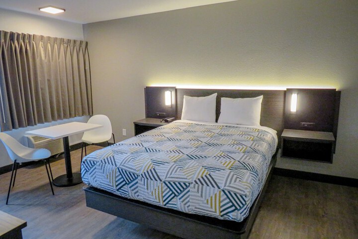 Room 21 of 37