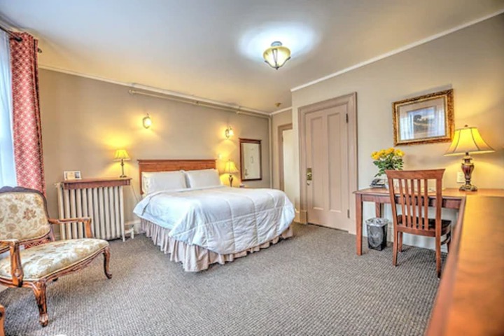 Room 49 of 61