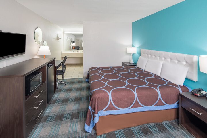 Room 8 of 25