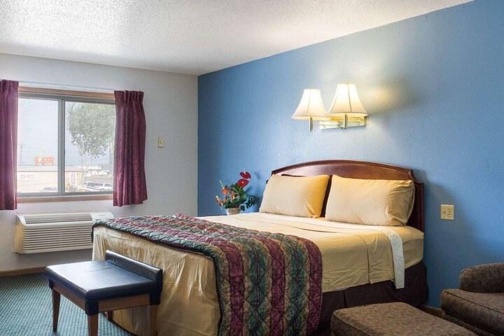 Rodeway Inn West Fargo Main Ave.