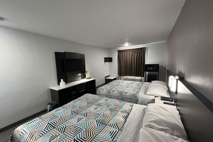 Room 16 of 28