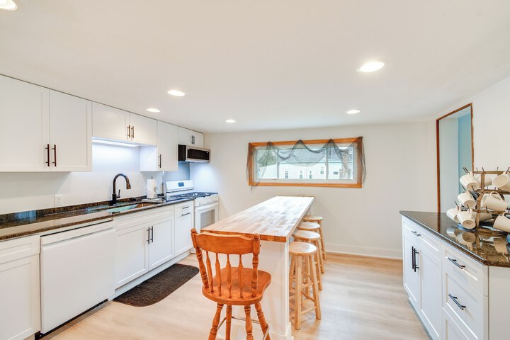 Walk to Beach! Sodus Point Escape w / Private Yard