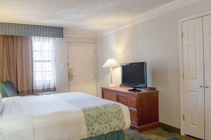 Room 20 of 33