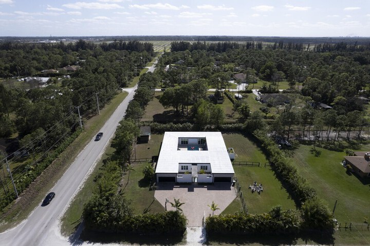 6BR Sleeps 15 Pool BBQ Firepit Games Stables More!
