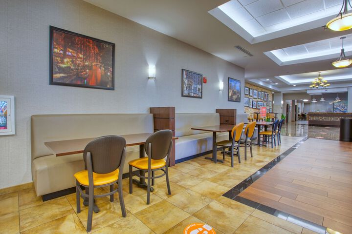 Dining 80 of 92
