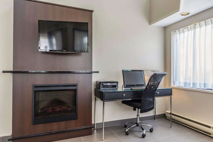 Business Center 22 of 23