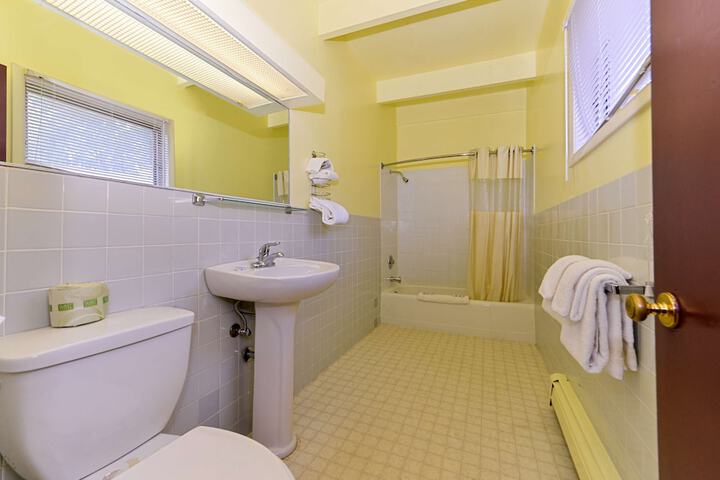 Room 12 of 32