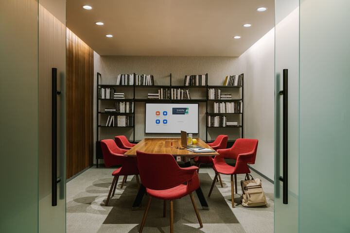 Business Center 98 of 104