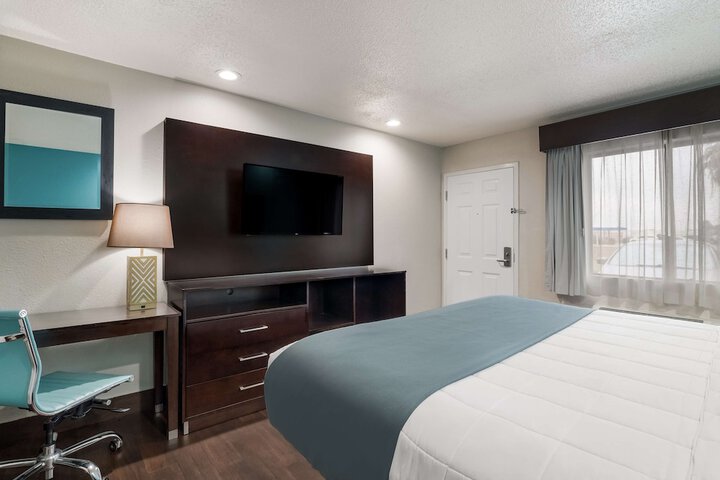 Room 14 of 26
