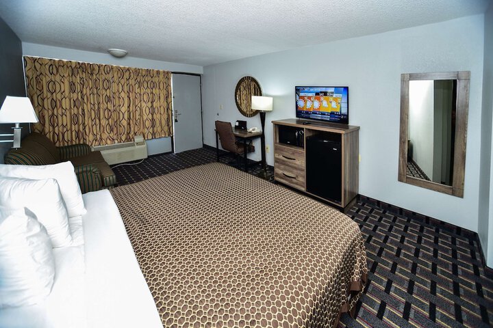 Room 12 of 28